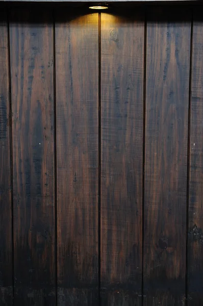 旧式な木製の壁に光をレイ — ストック写真