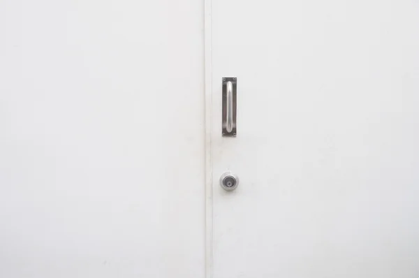 White door close with steel handle and key. — Stock Photo, Image