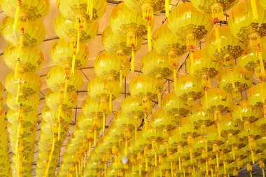 Çin vejetaryen Festivali için sarı lambalar