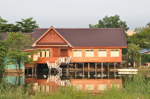Тайский деревянный дом — стоковое фото