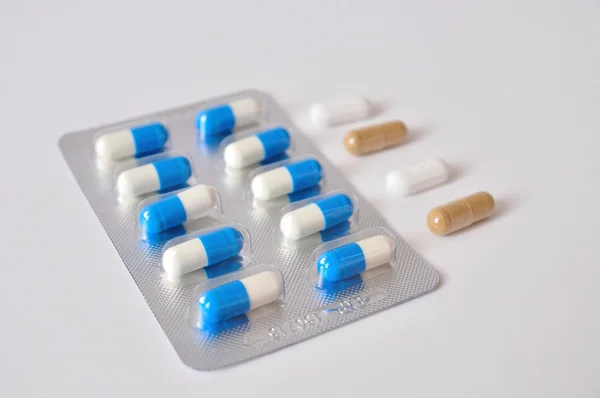 Cápsulas, comprimidos e comprimidos — Fotografia de Stock