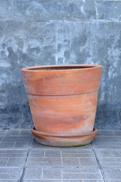 Vaso di pianta con parete di casa — Foto Stock