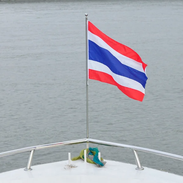 Bandiera Thailandia di fronte alla grande barca . — Foto Stock