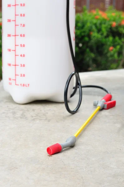 White tank of insecticide with small bug-spray. — Stock Photo, Image