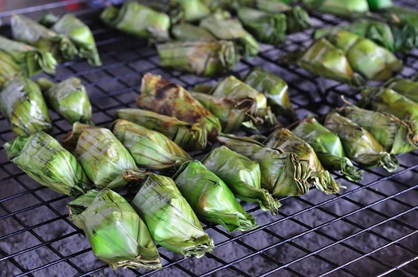 Arroz pegajoso com leite de coco e taro — Fotografia de Stock