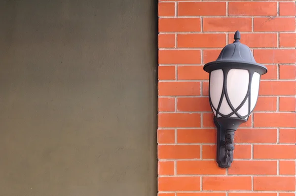 Elektrische Lampe an der Wand — Stockfoto