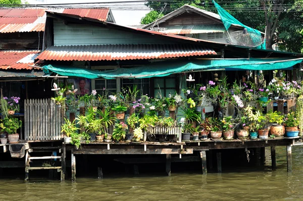 Древний скромный дом в Таиланде — стоковое фото