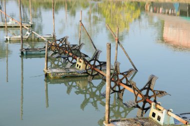 Yerel su birikintisi içinde birçok hidrolik Türbinler