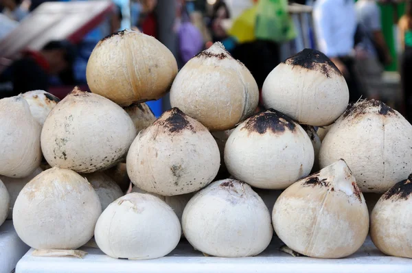 Muitos sucos de coco torrados, Maprow-pata . — Fotografia de Stock