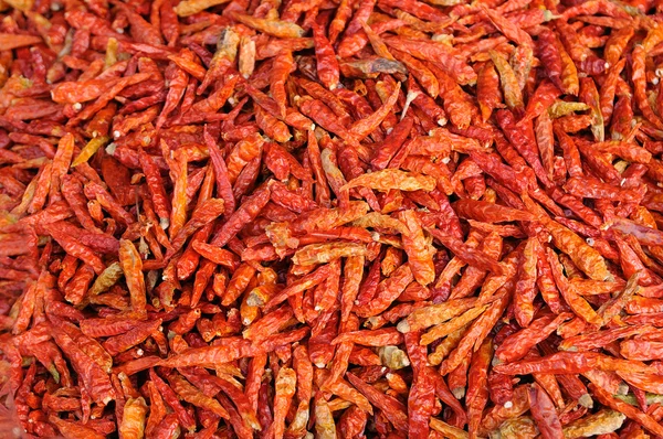 Banyak cabe panggang merah untuk dijual di pasar — Stok Foto