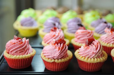 renkli tarts satan dükkanda