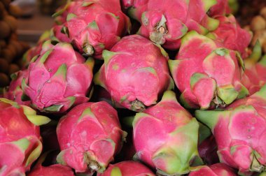 dragon meyve yığını