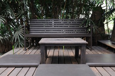 ahşap sandalye ve masa seti