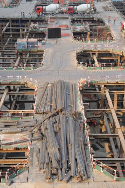 İnşaat-alanı ile çeşitli cihazlar ve