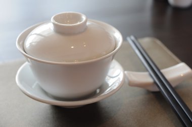 Çin yemeği masaya ayarla