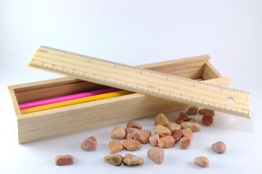 ahşap kalem kutusu