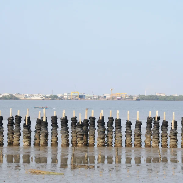 Wave barrier made from old tires — Stock Photo, Image