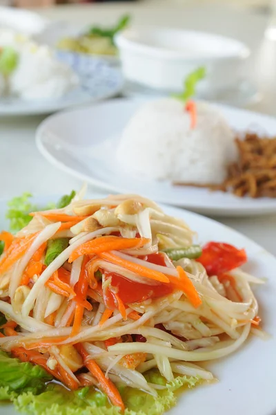 Yeşil papaya salatası