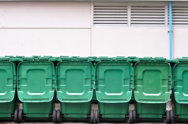 Yeşil kutuları kapıdan düzenlemek