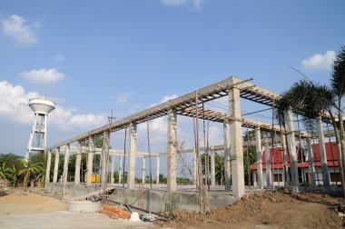 büyük bina yapım aşamasında