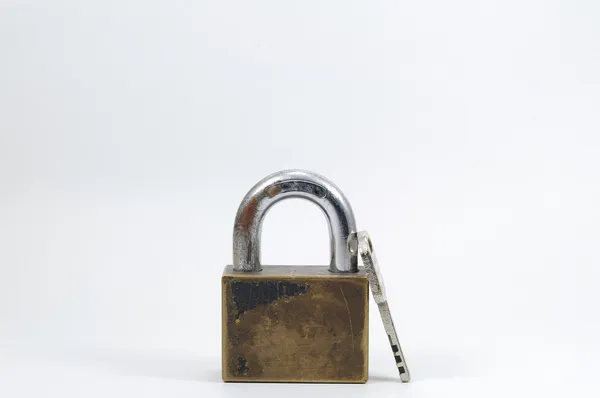 Padlock met sleutel — Stockfoto