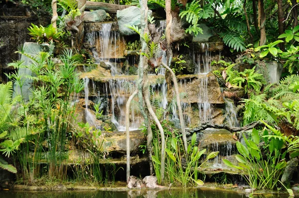Naturalny wodospad — Zdjęcie stockowe