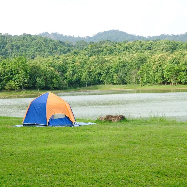 Namiot Jednoosobowy camping. — Zdjęcie stockowe