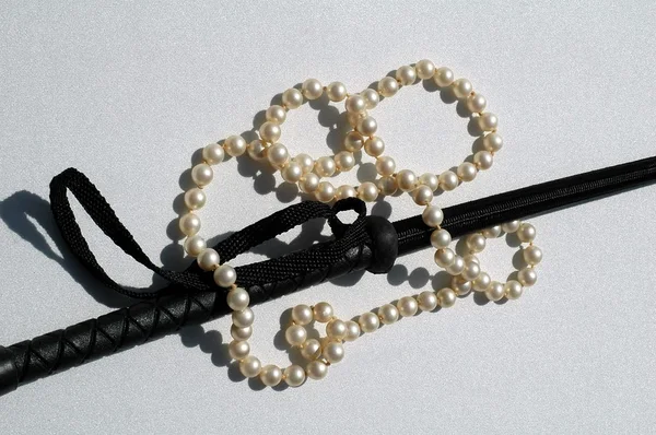 Perlas cubiertas sobre la cosecha de equitación — Foto de Stock