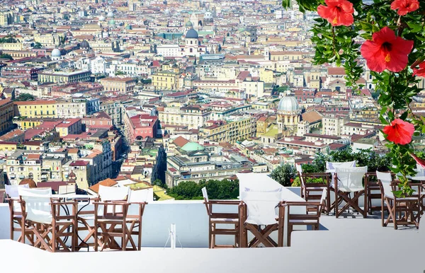 Restoranın terasından Napoli 'nin en iyi manzarası