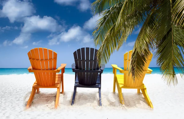 Três Cadeiras Praia Coloridas Costa Caribe — Fotografia de Stock