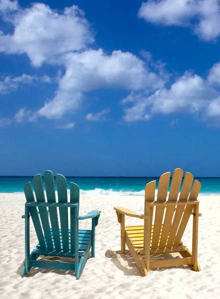 Wooden Lounge Chairs White Sand Beach — Φωτογραφία Αρχείου