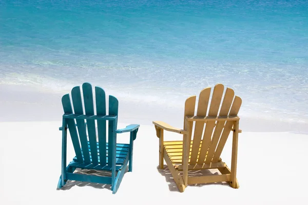 Duas Cadeiras Praia Madeira Praia Areia Branca Costa Caribenha — Fotografia de Stock