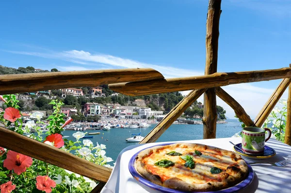 Pizza Místo Italském Pobřeží Ligurie Spezia — Stock fotografie