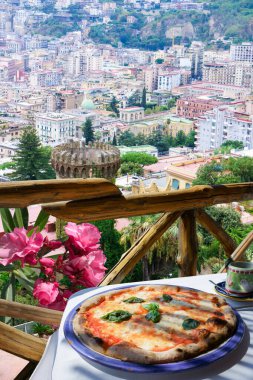 Pizza Margarita. Napoli 'nin en iyi manzarası, İtalya