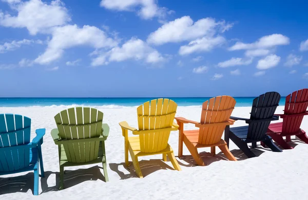 Colorful Wooden Chairs White Sand Beach — Stock Photo, Image