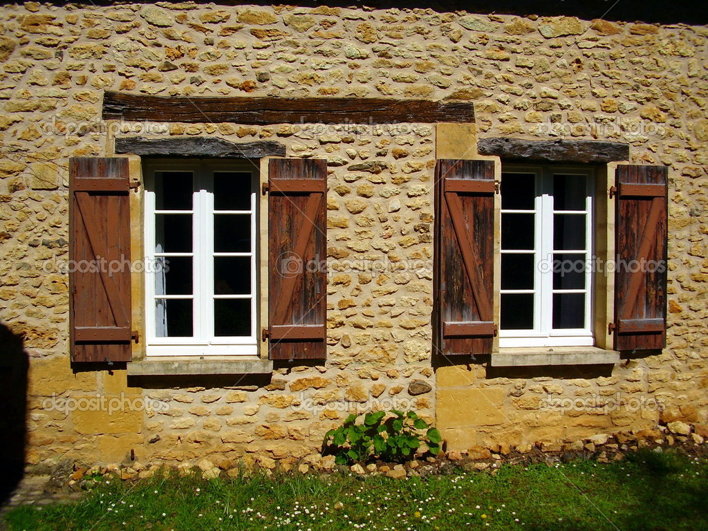 Fenster & Rollläden im französischen Bauernhaus