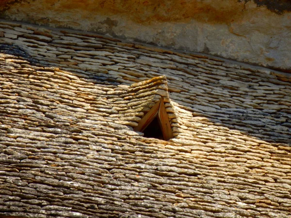 古代石平铺的屋顶 — 图库照片