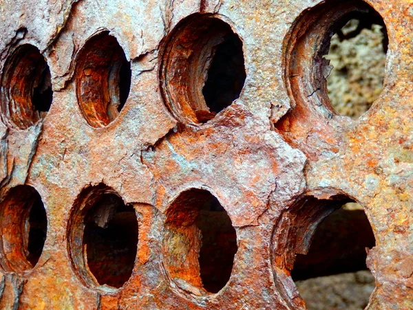 Metal perforado oxidado — Foto de Stock