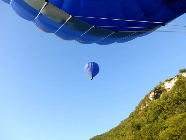 Ballon overhead! — Stockfoto