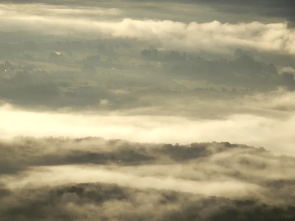 Nebel am frühen Morgen — Stockfoto