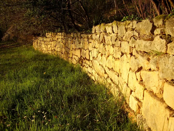 Oude stenen muur — Stockfoto