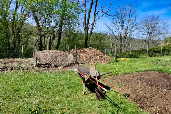 Tools Wheelbarrow Ready Start Dig Process — Stock Photo, Image