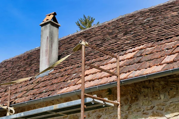 Telhado Uma Casa Campo Francesa 200 Anos Processo Ser Reparado — Fotografia de Stock