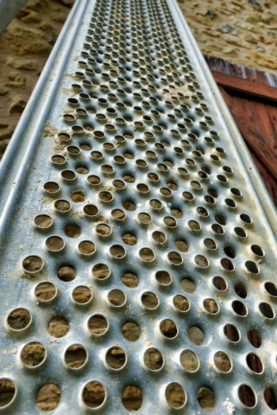 Close Cement Encrusted Metal Scaffolding Plank — Zdjęcie stockowe