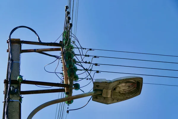 フランスの電気パイロンの上におけるワイヤの接合 — ストック写真