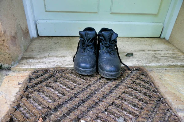 Pair Black Steel Toe Capped Heavy Duty Work Boots Airing —  Fotos de Stock