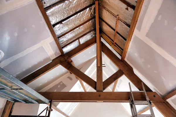Plasterboard Fitted New Roof Insulation Highlighting Exposed Beams Trusses —  Fotos de Stock