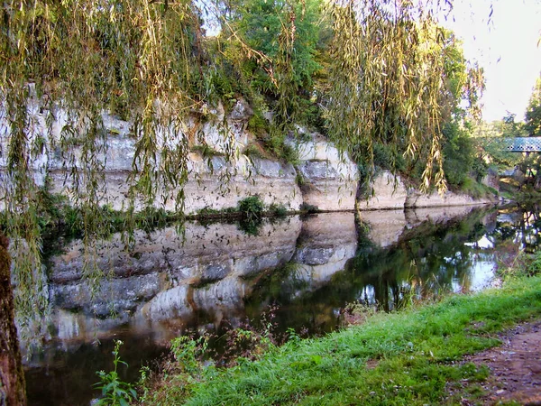 Limestone Rockface Reflected River Vezere Dordogne France — Stockfoto