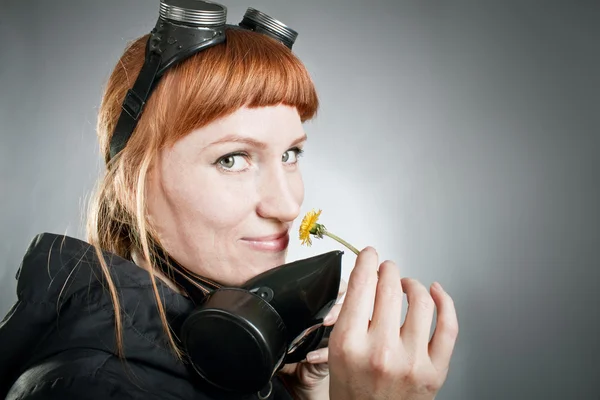 Menina com dente de leão — Fotografia de Stock