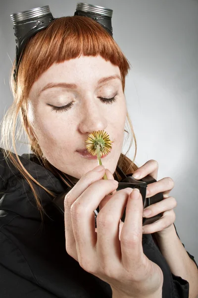 Girl with dandelion — Stock Photo, Image